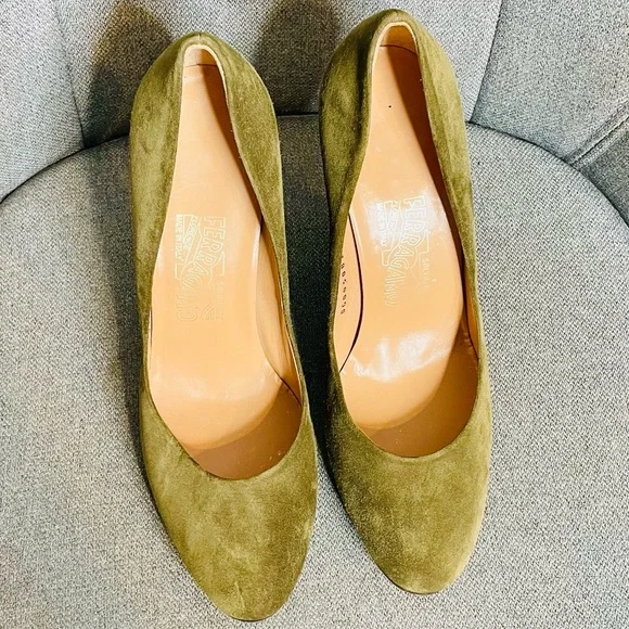 Salvatore Ferragamo Olive Green Suede Curved Stacked Wedge Heels - Ultra Rare! - Picture 4 of 9